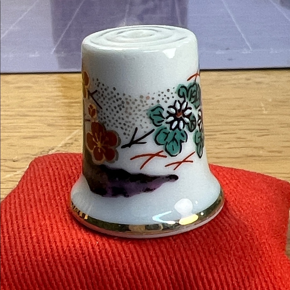 Kutani (九谷) Ceramic Thimble - Picture 3 of 4